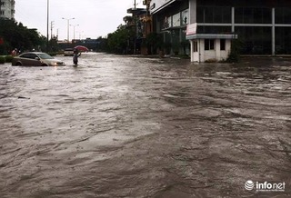 Thái Nguyên: Công bố tình trạng khẩn cấp, nhiều nơi ngập trong biển nước