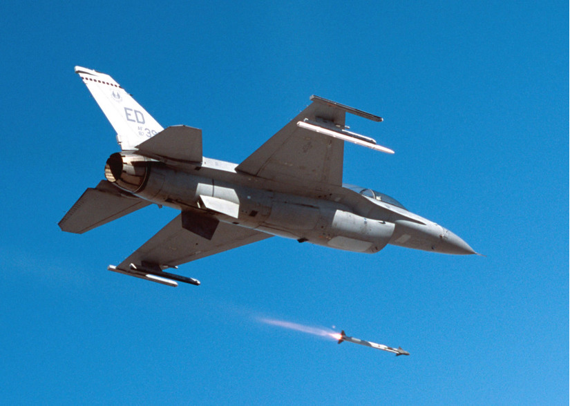 AIM-9X là tên lửa không đối không tầm ngắn chủ lực. Ảnh: U.S Airfore