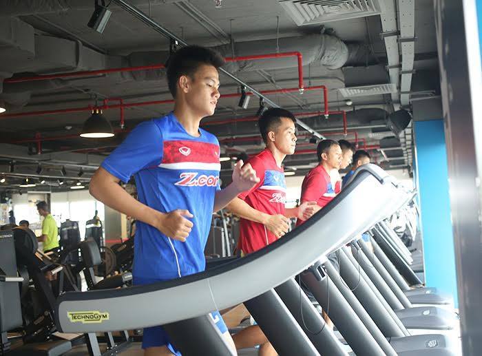 U22 Việt Nam tập thể lực trong phòng gym. Ảnh: Thể thao