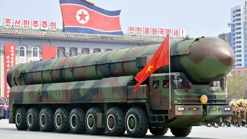  Loại tên lửa đạn đạo mới nhất Triều Tiên trong lễ duyệt binh ngày 15/4. Ảnh: CNN