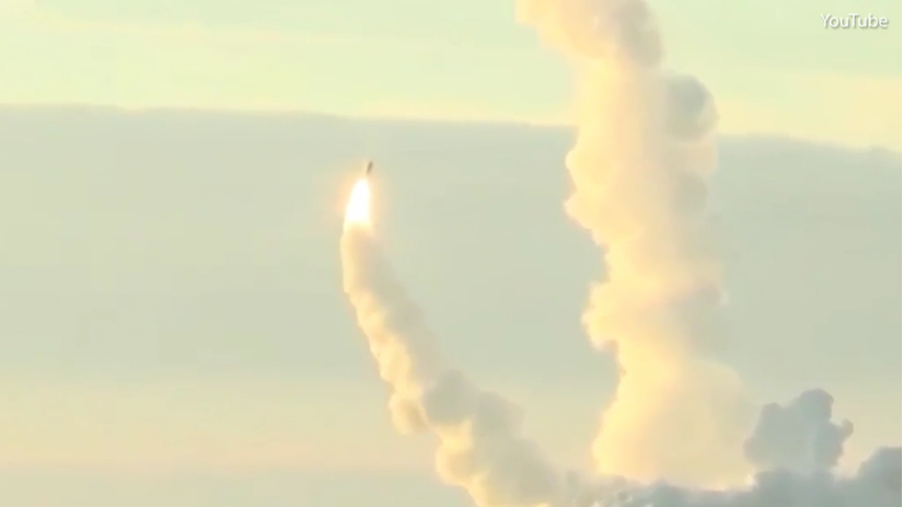 Tên lửa Nga khi rời bệ phóng. Ảnh: DailyMail