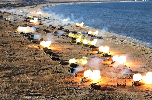 Quy mô dàn pháo binh cực mạnh của Triều Tiên. Ảnh: KCNA
