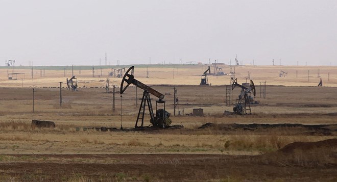 Các mỏ dầu là nguồn ngân sách chính của khủng bố IS. Ảnh minh họa: AFP