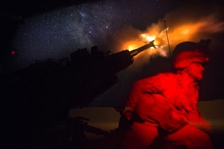 Mỹ mang lựu pháo tối tân nhất quyết đánh khủng bố ở Syria