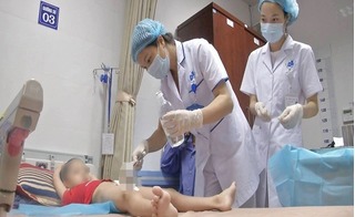 Gần 50 cháu bé bị mắc bệnh sùi mào gà ở Hưng Yên: Thêm nhiều gia đình lo lắng