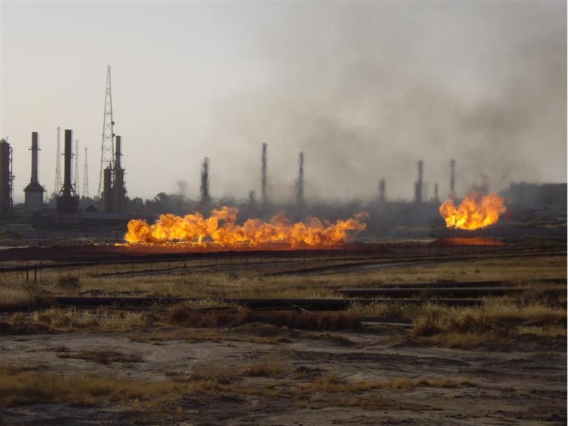 Mất mỏ dầu khiến nguồn tiền của khủng bố IS bị chặt đứt. Ảnh: Al Masdar News
