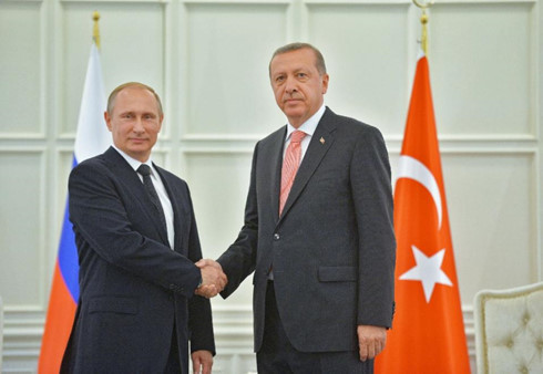 Nga và Thổ Nhĩ Kỳ hiện đang ở giai đoạn cuối cùng của các cuộc đàm phán về việc đưa hệ thống phòng thủ tên lửa S-400 của Nga tới Ankara. Ảnh: RT