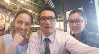 Hoa hậu Trương Hồ Phương Nga xuất hiện xinh đẹp bên luật sư sau 1 tháng tại ngoại