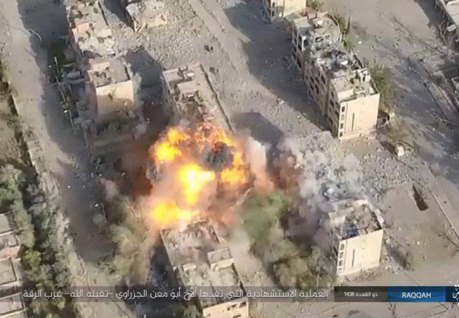 Những vụ đánh bom tự sát kinh hoàng của khủng bố IS ở Raqqa. Ảnh: Viettimes