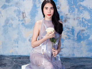 Thủy Tiên váy áo quyến rũ quảng bá single tặng Công Vinh kỷ niệm 5 năm kết hôn
