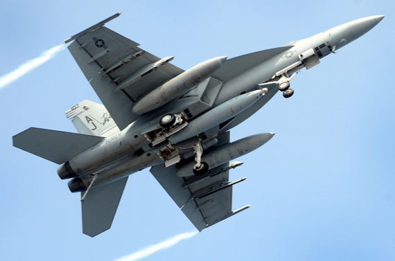 Tiêm kích F-18 do Mỹ sản xuất. Ảnh: AP