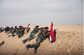 Không quân và pháo binh đồng tâm hiệp lực, quân đội Syria siết thòng lọng quanh IS ở al-Sukhnah