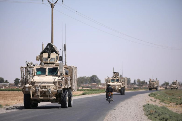 Đoàn xe quân sự Mỹ xuất hiện tại khu vực tỉnh Raqqa. Ảnh: Reuters