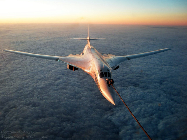 Máy bay ném bom chiến lược Tu-160 của quân đội Nga. Ảnh: Sergey