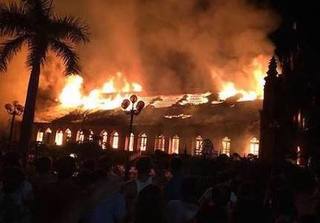 Clip nhà thờ cổ ở Nam Định bốc cháy ngùn ngụt trong đêm