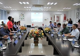 Đoàn đại biểu cấp cao của Lào thăm và làm việc với Việt Nam tại nhà máy sữa Vinamilk