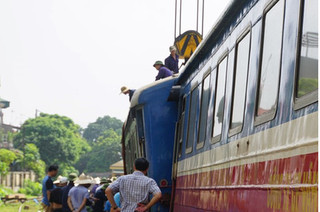 Tàu hỏa trật bánh ở Hà Nội: Lại thêm một sự cố ở ga Yên Viên