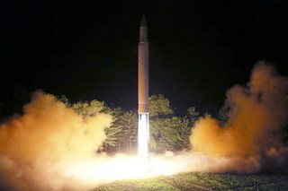 Nếu Triều Tiên bắn tên lửa, Guam sẽ chống đỡ bằng tiềm lực quân sự như thế nào?