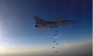 Không quân Nga dội bão lửa vào IS từ trên, mở đường cho quân đội Syria tiến đâu thắng đó
