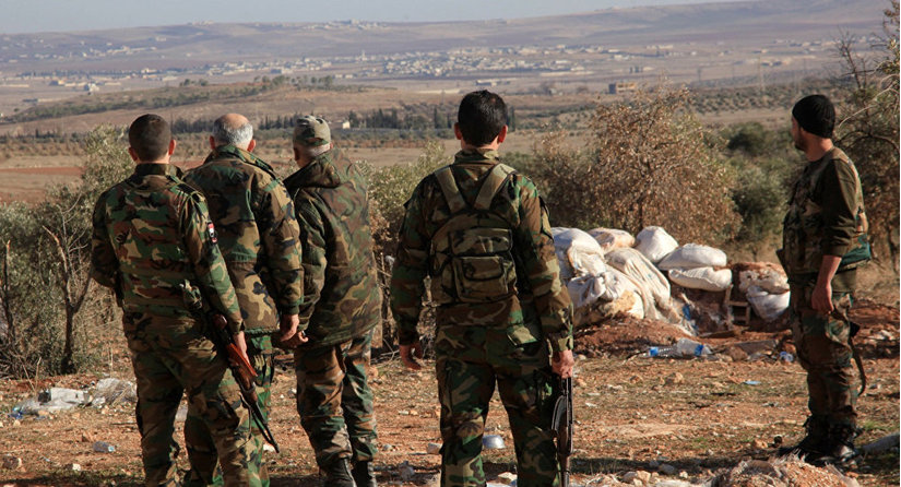 Quân đội Syria bên ngoài trận địa Deir Ezzor. Ảnh: Sputnik