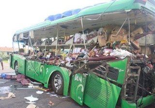 Clip vụ tai nạn thảm khốc ở Bình Định làm 5 người chết, 6 người bị thương