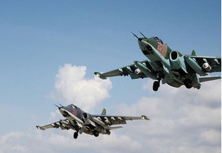 Không quân Nga yểm trợ quân Syria khép chặt vòng vây tiêu diệt từng nhóm IS