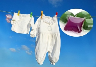Viên nước giặt trông giống kẹo gây nguy hiểm ở trẻ, vậy mẹ nên chọn loại bột giặt nào cho an toàn?