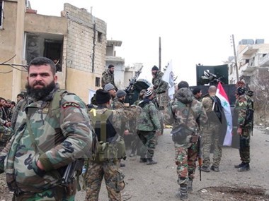 Quân đội Syria, Hezbollah sát cánh xung trận đánh IS. Ảnh: AFP/TTXVN