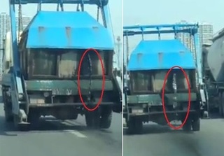 Clip xe chở rác phun nước thải đầy đường ở Hà Nội
