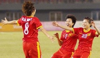 Thắng đậm Malaysia, tuyển nữ Việt Nam vượt mặt Thái Lan vô địch SEA Games 29