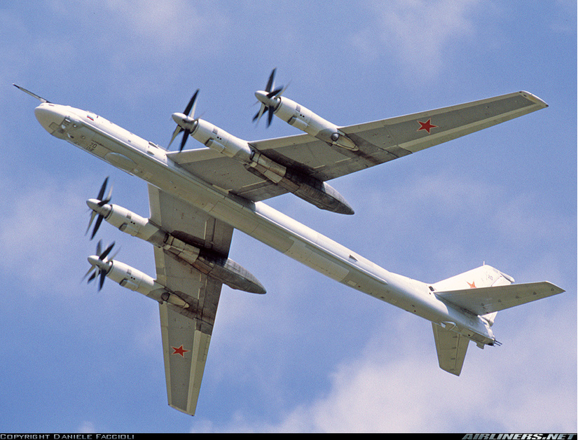 Máy bay Tupolev-95MS đã áp sát bán đảo Triều Tiên khiến Hàn lẫn Nhật cảnh giác. Ảnh: Airliners.net