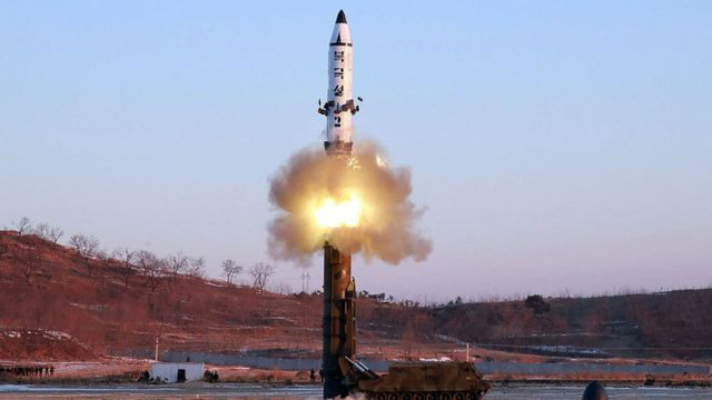 Triều Tiên phóng tên lửa tầm ngắn hôm 26-8. Ảnh: KCNA