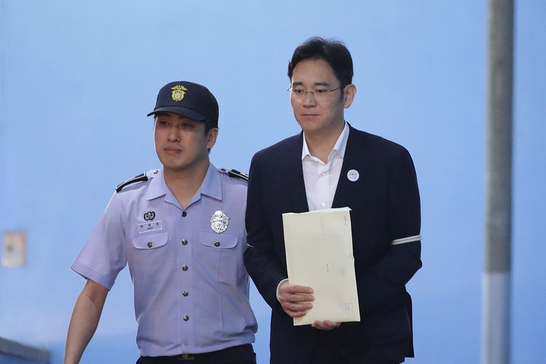 Phó chủ tịch Samsung Lee Jae-yong vừa bị kết án 5 năm tù vì các tội danh hối lộ. Ảnh: Yonhap