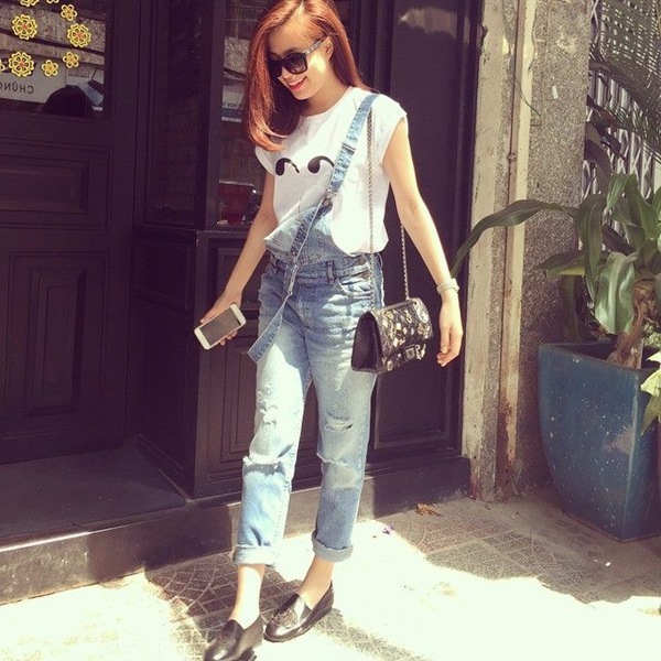 Mặc quần jeans thì phải như Hoàng Thùy Linh