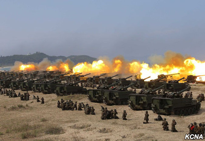Pháo binh Triều Tiên là thứ vũ khí khiến Mỹ lo ngoài tên lửa. Ảnh: KCNA