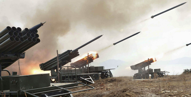 Dàn pháo binh Triều Tiên có thể dội nửa triệu quả đạn một giờ. Ảnh: KCNA