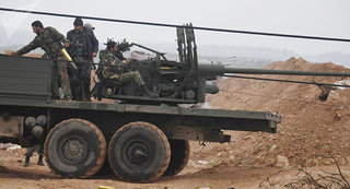 Bị quân đội Syria chèn ép quá nhiều, IS lôi pháo hạng nặng ra phản công