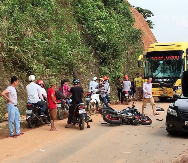 Tai nạn giao thông ở Tuyên Quang giữa xe khách và xe máy 