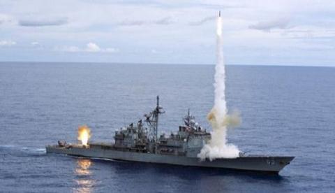 Tàu khu trục Đô đốc Essen của Nga đã phóng các tên lửa hành trình Kalibr. Ảnh: RT