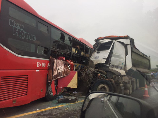 tai nạn trên cao tốc Hà Nội - Lào Cai