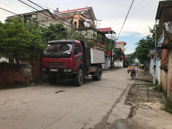 Chồng giết vợ ở Hà Nội ngay trong đêm rồi ra công an đầu thú. Hiện tại án mạng giết người ở Sóc Sơn đã bàn giao cho Công an TP. Hà Nội điều tra, xử lý