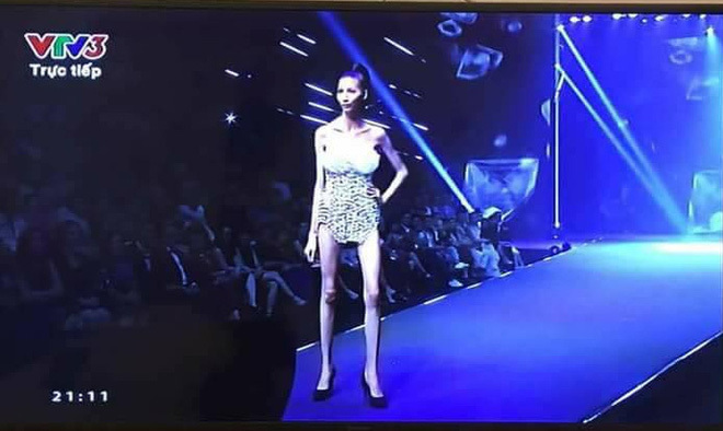 Cao Ngân gầy trơ xương trên sàn catwalk Chung kết Next Top Model 2017