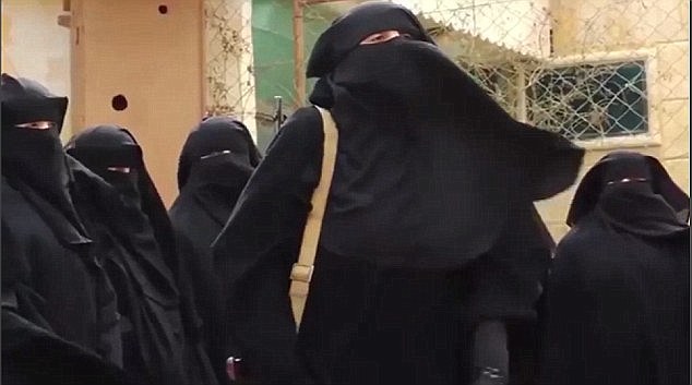 Quân đội Iraq hiện đang giam giữ 1.400 vợ con của quân IS. Ảnh: Twitter