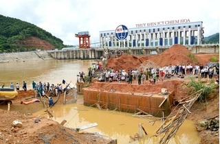 Vụ sập cầu đang xây dựng ở Tuyên Quang: Đã tìm thấy thi thể 2 nạn nhân.
