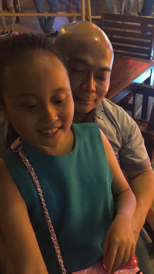 con gái Phương Thanh vui vẻ bên bố