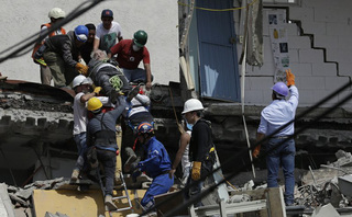 Thủ đô Mexico tan hoang vì động đất, ít nhất 139 người chết