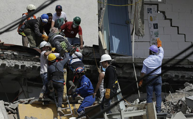 Hàng chục tòa nhà tại thủ đô Mexico City đã đổ sập do động đất. Ảnh: AP