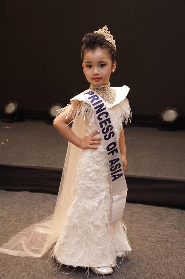 cô bé Hải Phòng xinh đẹp nhận danh hiệu công chúa châu Á