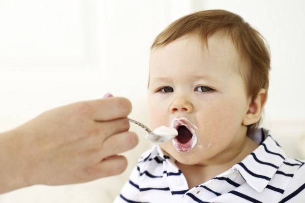 món ngon với sữa chua trong thực đơn của trẻ trên 6 tháng tuổi