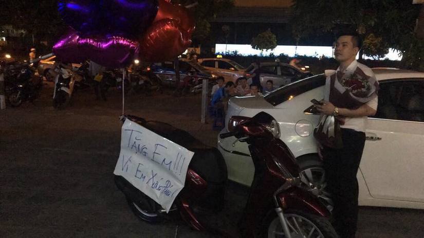 màn tặng xe SH gây náo loạn khu chung cư tại Hà Nội